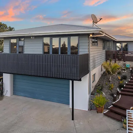 Ultimate Beach Location Mount Maunganui Exterior photo